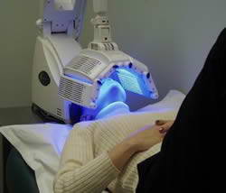 Συσκευή φωτοδυναμικής θεραπείας, Omnilux™ PDT, Phototherapeutics Ltd 3